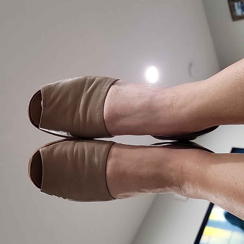 Women's Franc Sarto Neutral flats